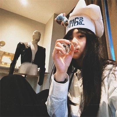 女跳水队员